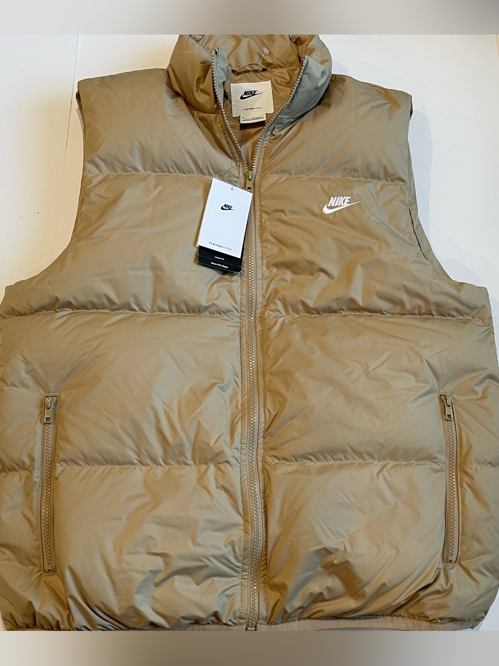 Nike Sportswear Club Therma-FIT Parachute Beige Puffer Vest